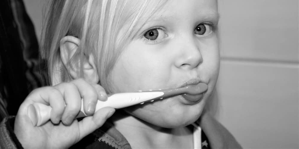 brushing-teeth-child-dental-care-356734